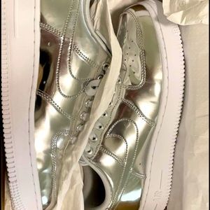 Nike Air Force 1 silver size 9. Used one time.